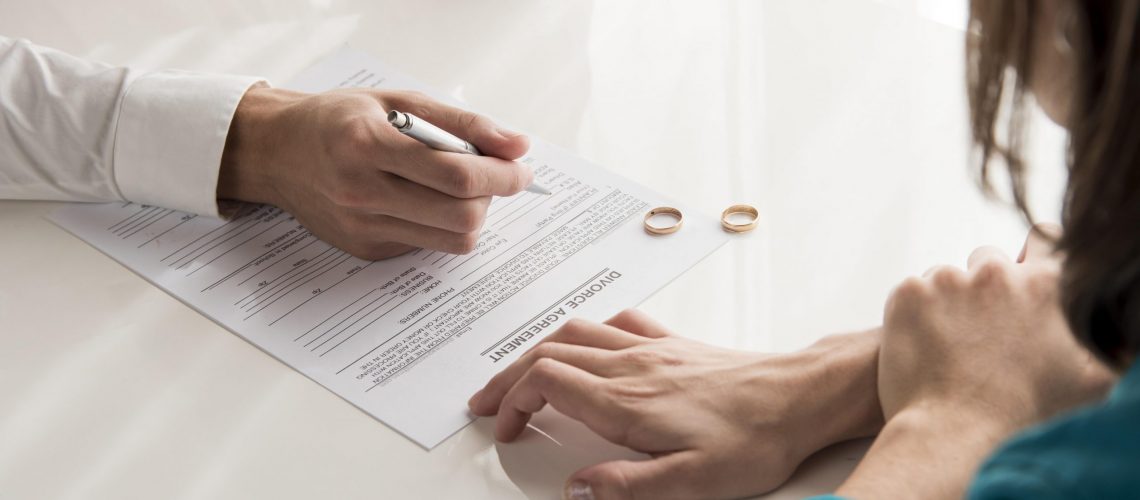 close-up-couple-divorcing
